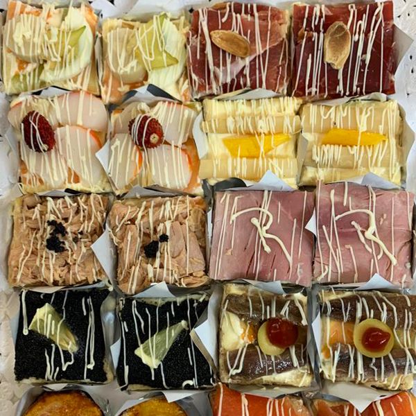 canapes94408852-A131-2B68-0AAA-CB0BBBDB5D67.jpg